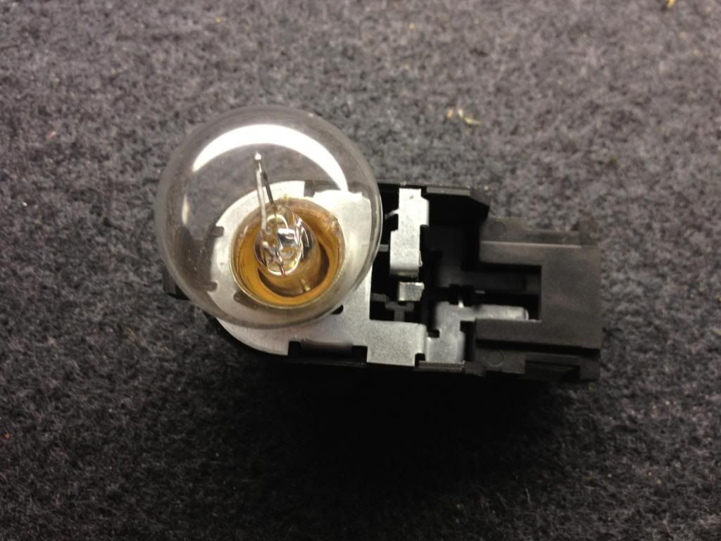 DIY Tail Light Bulb Replacement (B7 A4)